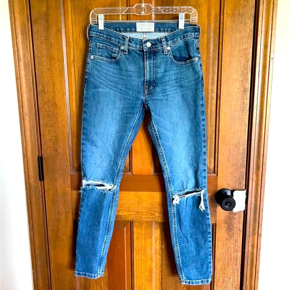 Everlane Denim - Everlane women’s distressed ripped knees skinny jeans size 27 GUC